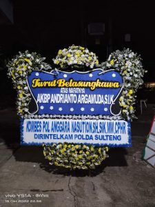 Kalau Anda mencari toko buket bunga Bandung, rekomendasi toko kedua ini bisa jadi pilihan. Selain lokasinya mudah orang cari, toko ini juga menyediakan tempat parkir luas dan aman sehingga tak perlu khawatir dengan kendaraan Anda.